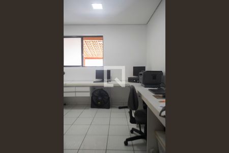 Casa à venda com 500m², 4 quartos e 3 vagas Casa à venda com 500m², 4 quartos e 3 vagasEscritório
