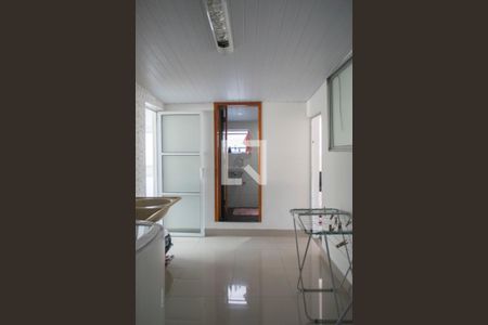 Casa à venda com 500m², 4 quartos e 3 vagas Casa à venda com 500m², 4 quartos e 3 vagasÁrea de Serviço