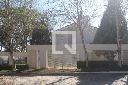 Casa à venda com 360m², 4 quartos e 4 vagasFachada