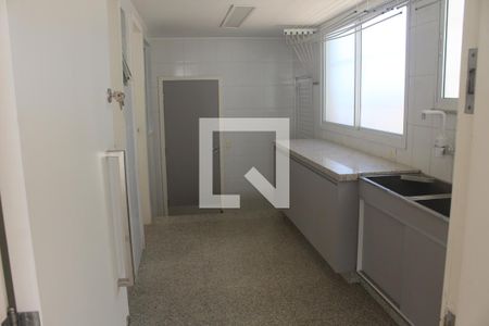 Casa à venda com 360m², 4 quartos e 4 vagasÁrea de Serviço