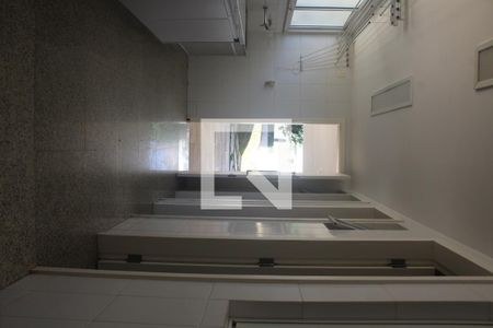 Casa à venda com 360m², 4 quartos e 4 vagasDetalhe Corredor