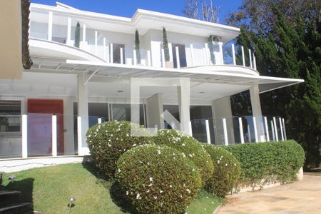Casa à venda com 360m², 4 quartos e 4 vagasFachada