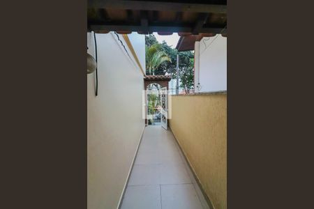 Casa de condomínio à venda com 240m², 3 quartos e 2 vagas Casa de condomínio à venda com 240m², 3 quartos e 2 vagasCorredor Lateral