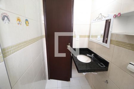 Banheiro Social de apartamento para alugar com 2 quartos, 68m² em Santa Mônica, Uberlândia