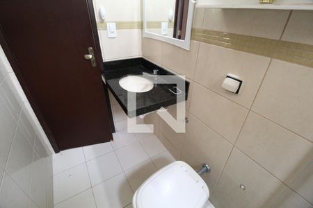 Banheiro Social de apartamento para alugar com 2 quartos, 68m² em Santa Mônica, Uberlândia