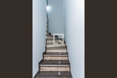 Escada de casa à venda com 3 quartos, 180m² em Chácara Inglesa, São Paulo