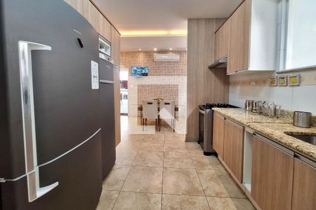 Casa à venda com 320m², 4 quartos e 3 vagas Casa à venda com 320m², 4 quartos e 3 vagasCozinha