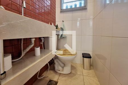 Casa à venda com 320m², 4 quartos e 3 vagas Casa à venda com 320m², 4 quartos e 3 vagasBanheiro Social