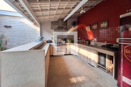 Casa à venda com 320m², 4 quartos e 3 vagas Casa à venda com 320m², 4 quartos e 3 vagasÁrea comum - Churrasqueira