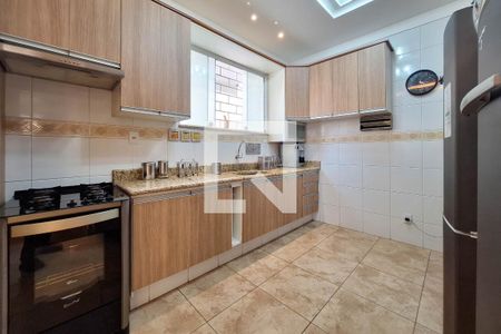 Casa à venda com 320m², 4 quartos e 3 vagas Casa à venda com 320m², 4 quartos e 3 vagasCozinha