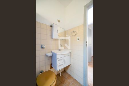 Casa de condomínio para alugar com 60m², 3 quartos e 1 vaga Casa de condomínio para alugar com 60m², 3 quartos e 1 vagaBanheiro social