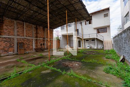 Apartamento à venda com 150m², 3 quartos e 2 vagas Apartamento à venda com 150m², 3 quartos e 2 vagasQuintal fundos