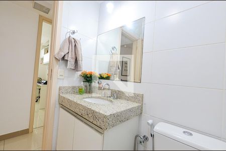Apartamento à venda com 94m², 2 quartos e 2 vagas Apartamento à venda com 94m², 2 quartos e 2 vagasBanheiro Social