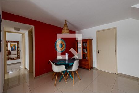 Apartamento à venda com 94m², 2 quartos e 2 vagas Apartamento à venda com 94m², 2 quartos e 2 vagasSala