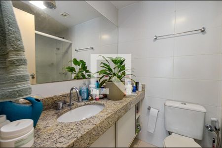 Apartamento à venda com 94m², 2 quartos e 2 vagas Apartamento à venda com 94m², 2 quartos e 2 vagasBanheiro da Suite