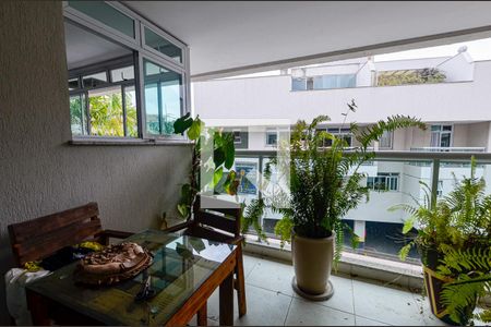 Apartamento à venda com 94m², 2 quartos e 2 vagas Apartamento à venda com 94m², 2 quartos e 2 vagasSala