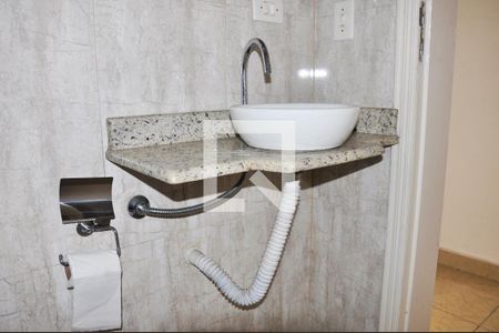 Casa para alugar com 90m², 2 quartos e 2 vagasDetalhe - Banheiro Social