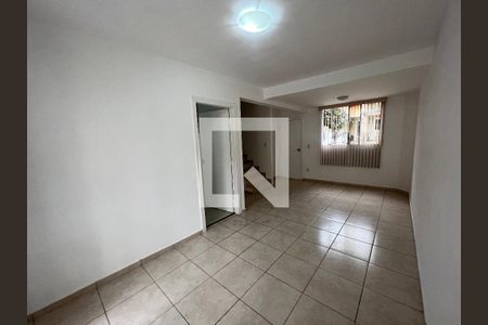 Sala de casa de condomínio à venda com 3 quartos, 130m² em Cabral, Contagem