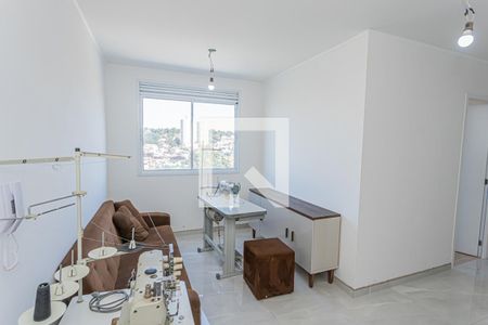 Sala, cozinha e área de serviço de apartamento para alugar com 2 quartos, 35m² em Jaraguá, São Paulo