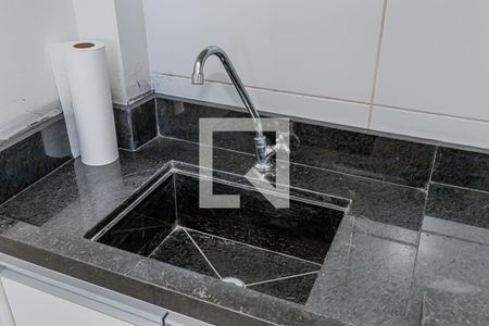 Sala, cozinha e área de serviço de apartamento para alugar com 2 quartos, 35m² em Jaraguá, São Paulo