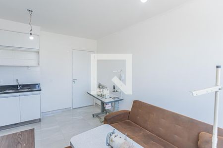 Sala, cozinha e área de serviço de apartamento para alugar com 2 quartos, 35m² em Jaraguá, São Paulo