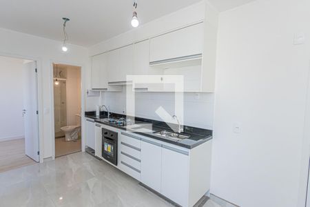 Sala, cozinha e área de serviço de apartamento para alugar com 2 quartos, 35m² em Jaraguá, São Paulo