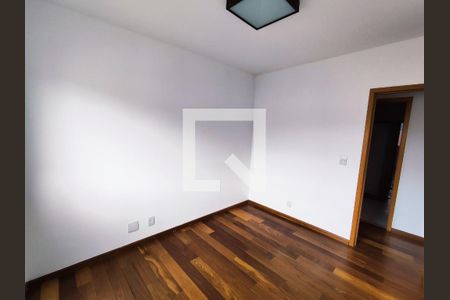 Apartamento à venda com 112m², 4 quartos e 2 vagasQuarto 2