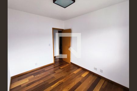 Apartamento à venda com 112m², 4 quartos e 2 vagasQuarto 2
