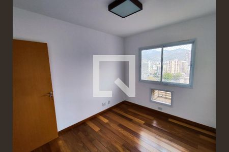 Apartamento à venda com 112m², 4 quartos e 2 vagasQuarto 2