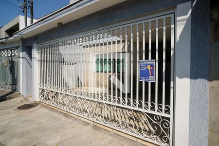 Casa para alugar com 120m², 2 quartos e 2 vagasFachada