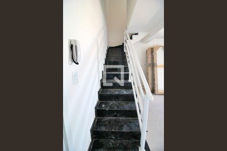 Apartamento à venda com 117m², 2 quartos e 2 vagasEscada