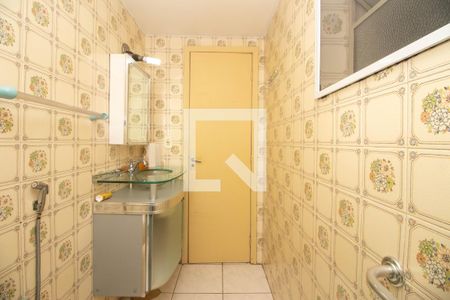 Banheiro de apartamento à venda com 1 quarto, 62m² em Vl Ipiranga, Porto Alegre