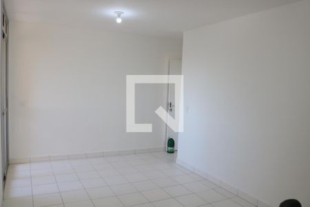 Sala de apartamento à venda com 3 quartos, 70m² em Vila São Luiz, Goiânia