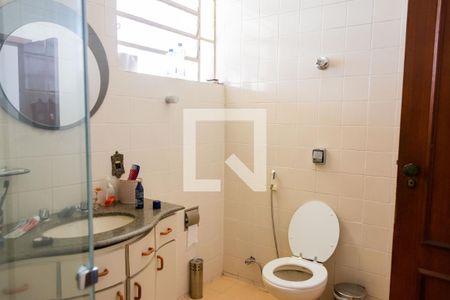 Casa à venda com 500m², 8 quartos e 4 vagas Casa à venda com 500m², 8 quartos e 4 vagasBanheiro 1