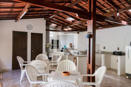 Casa à venda com 500m², 8 quartos e 4 vagas Casa à venda com 500m², 8 quartos e 4 vagasÁrea Externa