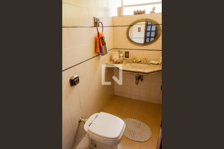 Casa à venda com 500m², 8 quartos e 4 vagas Casa à venda com 500m², 8 quartos e 4 vagasLavabo