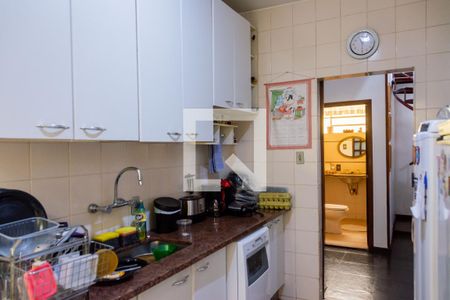 Casa à venda com 500m², 8 quartos e 4 vagas Casa à venda com 500m², 8 quartos e 4 vagasCozinha