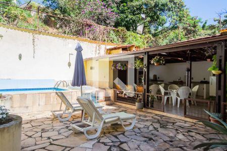 Casa à venda com 500m², 8 quartos e 4 vagas Casa à venda com 500m², 8 quartos e 4 vagasÁrea Externa