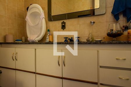 Casa à venda com 500m², 8 quartos e 4 vagas Casa à venda com 500m², 8 quartos e 4 vagasBanheiro 2