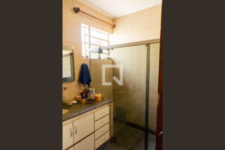 Casa à venda com 500m², 8 quartos e 4 vagas Casa à venda com 500m², 8 quartos e 4 vagasBanheiro 2