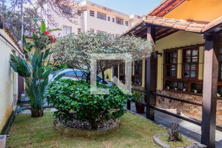 Casa à venda com 500m², 8 quartos e 4 vagas Casa à venda com 500m², 8 quartos e 4 vagasÁrea Externa