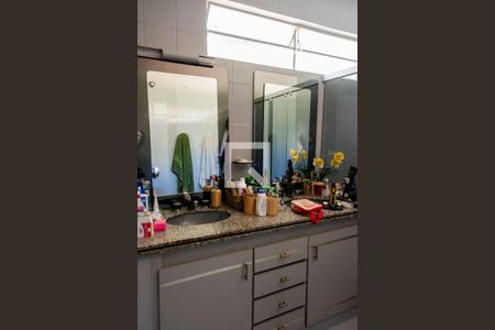 Casa à venda com 500m², 8 quartos e 4 vagas Casa à venda com 500m², 8 quartos e 4 vagasBanheiro da Suíte