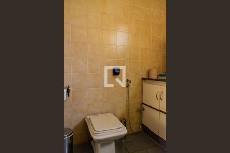 Casa à venda com 500m², 8 quartos e 4 vagas Casa à venda com 500m², 8 quartos e 4 vagasBanheiro 2