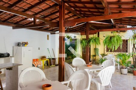 Casa à venda com 500m², 8 quartos e 4 vagas Casa à venda com 500m², 8 quartos e 4 vagasÁrea Externa