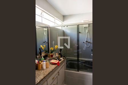 Casa à venda com 500m², 8 quartos e 4 vagas Casa à venda com 500m², 8 quartos e 4 vagasBanheiro da Suíte