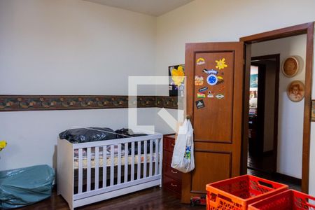 Casa à venda com 500m², 8 quartos e 4 vagas Casa à venda com 500m², 8 quartos e 4 vagasQuarto 3