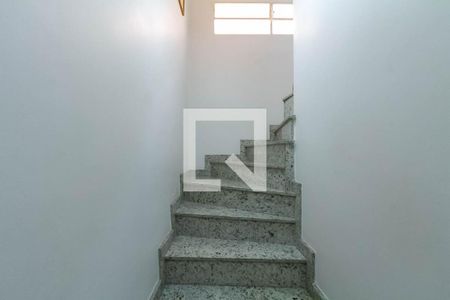 Escada de casa à venda com 3 quartos, 160m² em Jardim Tres Marias, São Bernardo do Campo