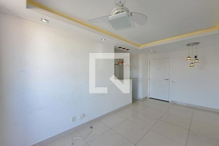Sala de apartamento para alugar com 2 quartos, 60m² em Todos Os Santos, Rio de Janeiro