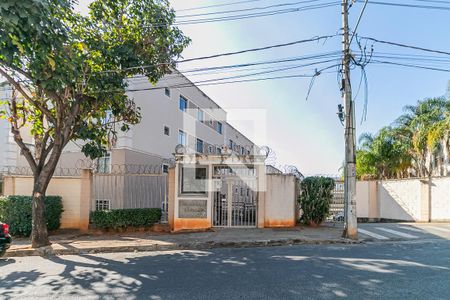 Apartamento para alugar com 48m², 2 quartos e 1 vaga Apartamento para alugar com 48m², 2 quartos e 1 vagaFachada