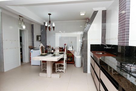 Casa à venda com 177m², 1 quarto e 8 vagasCozinha 